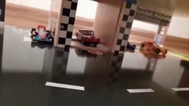 гараж игрушечный смотреть онлайн