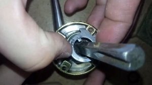 Сломалась дверная ручка! Как починить?