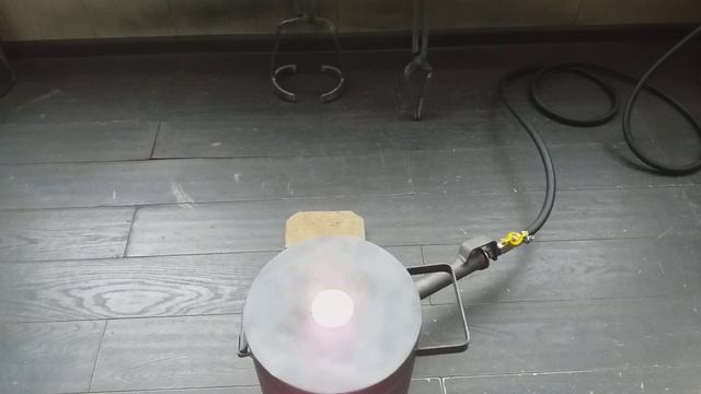 плавка бронзы. непрерывная съёмка. смотреть онлайн