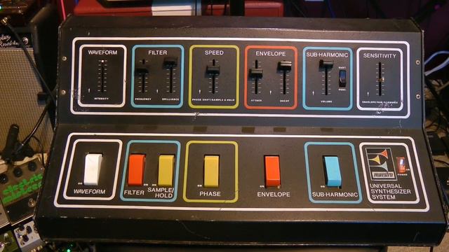 Maestro USS-1 Universal Synthesizer System Demo w/ Guitar смотреть онлайн