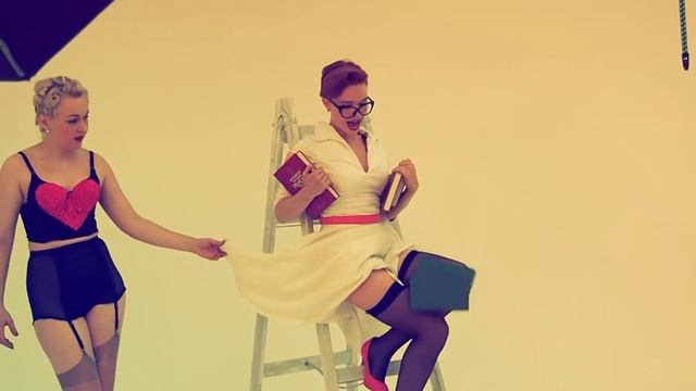 Backstage c фотосессии для PIN-UP календаря с Marshmallows смотреть онлайн
