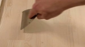 Ремонт щелей между паркетной доской