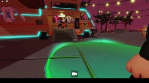 Как получить майку и книгу на голову Roblox