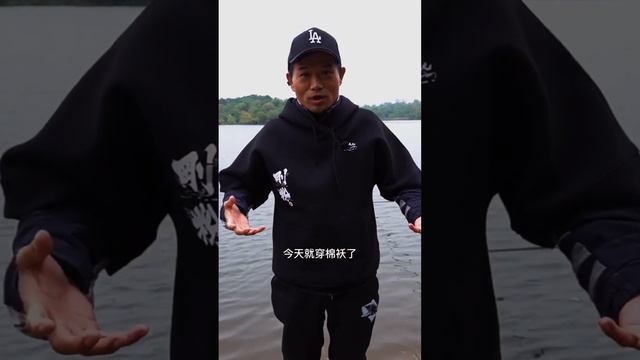 【鄧剛釣魚】聽說這個水庫巨物鰱鳙很多，今天來試試沒想到鰱鳙連竿，差點被拽進水裡！【天元邓刚】 смотреть онлайн