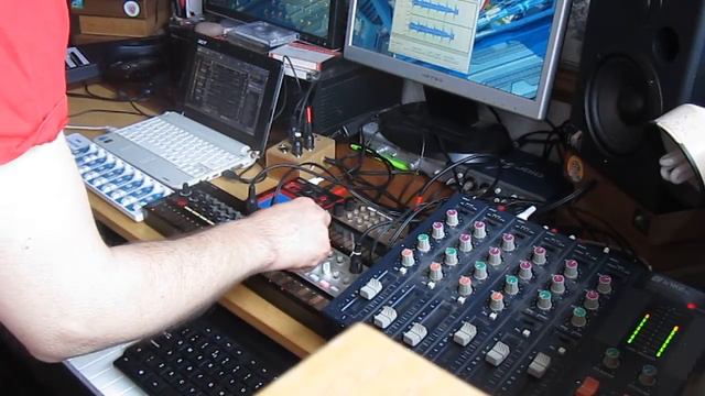Korg Volca Keys, Volca Bass, Volca Beats, Mini KP, Renoise 3.0, Diy Midi Thru Synth Jam - 6omatosis смотреть онлайн