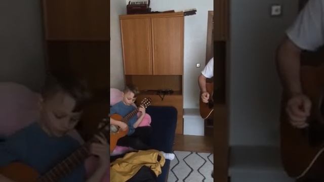 Наш Карантин с гитарой Johann Braun смотреть онлайн