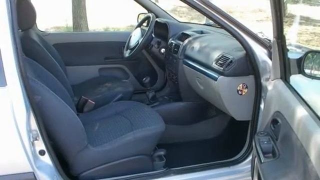 Renault Clio 1.4 16v. Confort Expression (2004) 2.900€ смотреть онлайн