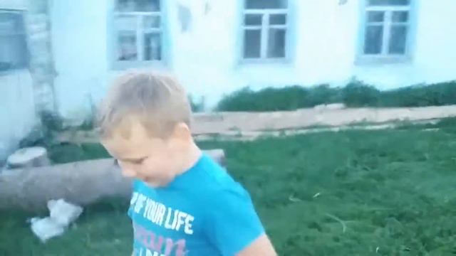 Хорошо поет и слабо нервным не смотреть смотреть онлайн