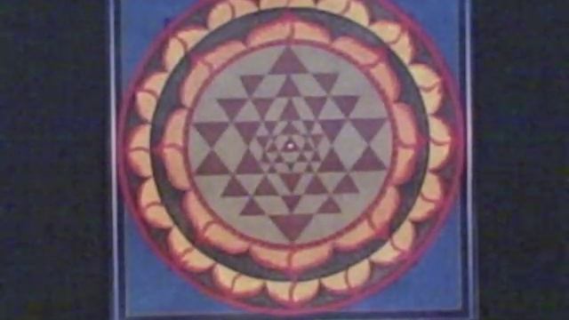 Gayatri Mantra with Tibetan Bowl, Gong, Basso Profundo смотреть онлайн
