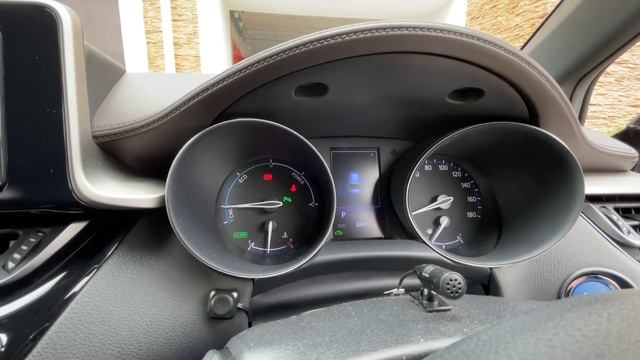 Toyota C-HR Hybrid G LED Edition с пробегом 68.000 у нас на обзоре! Красивый и практичный кроссовер смотреть онлайн