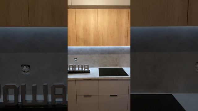 Серая матовая кухня под потолок со столешницей бетон в ЖК ЦДС Московский. Кухни Проша смотреть онлайн