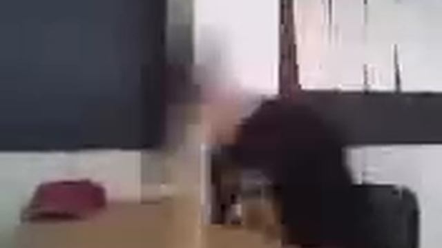 Crazy guy banging head on table смотреть онлайн