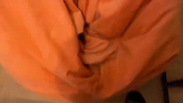 Французский бульдог выбрал лежанку по размеру смотреть онлайн