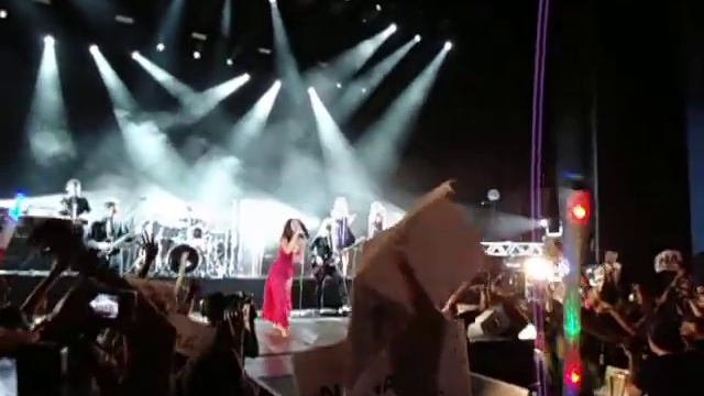 Selena Gomez SP- Who Says смотреть онлайн