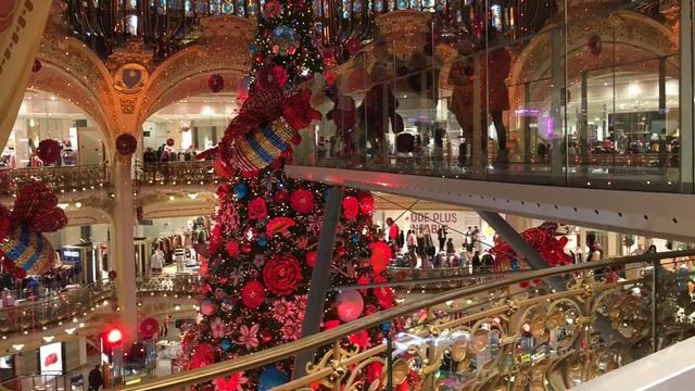 РОЖДЕСТВЕНСКИЙ НАРЯД ГАЛЕРЕИ ЛАФАЙЕТ смотреть онлайн