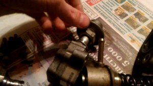 Разбор ТНВД Д4 тойота. И чистка сеточки. Причины попадания бензина в картер.