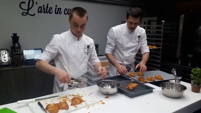 Денис Суховий! Миндальный круассан! смотреть онлайн