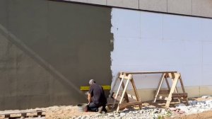 ШТУКАТУРКА ФАСАДА своими руками | СТРОИМ ДОМ за городом
