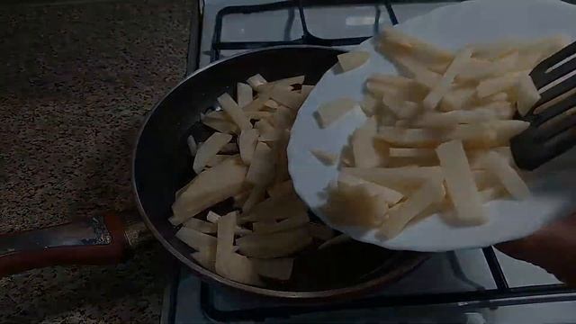 Картошка жаренная, вкуснее чем в фастфудах, готовим 8 минут. смотреть онлайн
