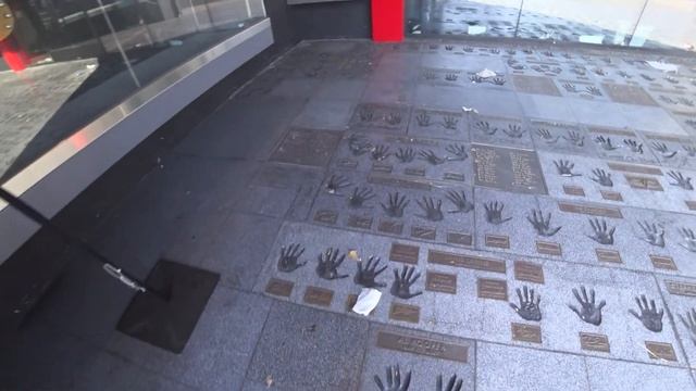 ГДЕ ПОХОРОНЕНЫ ГОЛЛИВУДСКИЕ ЗВЕЗДЫ. Отпечаток руки Честера Беннингтона. Лос-Анджелес Влог. смотреть онлайн