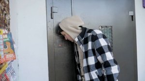 ПРАНК ПО ДОМОФОНУ: Я НАПЕРДЕЛ У ВАС В ЛИФТЕ