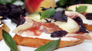 Брускетта с хамоном и персиком. Рецепт брускетты