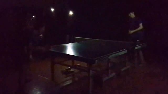 Настольный Теннис. Ночью под освещением 10ти Айфонов;) смотреть онлайн