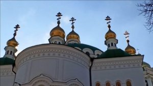 Киево-Печерская Лавра, потемневшие кресты на куполах Трапезного Храма, 18.03.23 (см. описание)