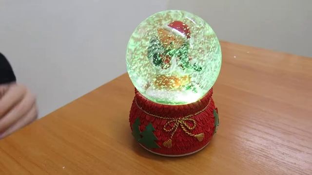 Шар новогодний со снегом и подсветкой, музыкальный, большой смотреть онлайн