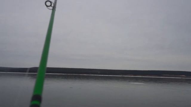 Рыбалка на хариуса на соплю с льдины. смотреть онлайн
