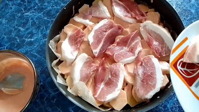 Свинина запечённая с овощами в духовке смотреть онлайн