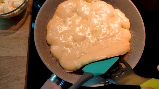 НА СКОВОРОДЕ! Рулет из Творога за считанные минуты! Легкий Нежный рулет к чаю Быстро и Вкусно! смотреть онлайн