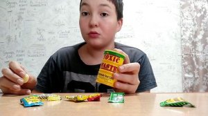 ПРОБУЮ САМЫЕ КИСЛЫЕ КОНФЕТЫ В МИРЕ! TOXIC WASTE!