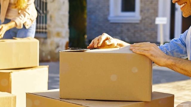 В забытой деревне Урала туристы обнаружили старушку, войдя к ней в избу…