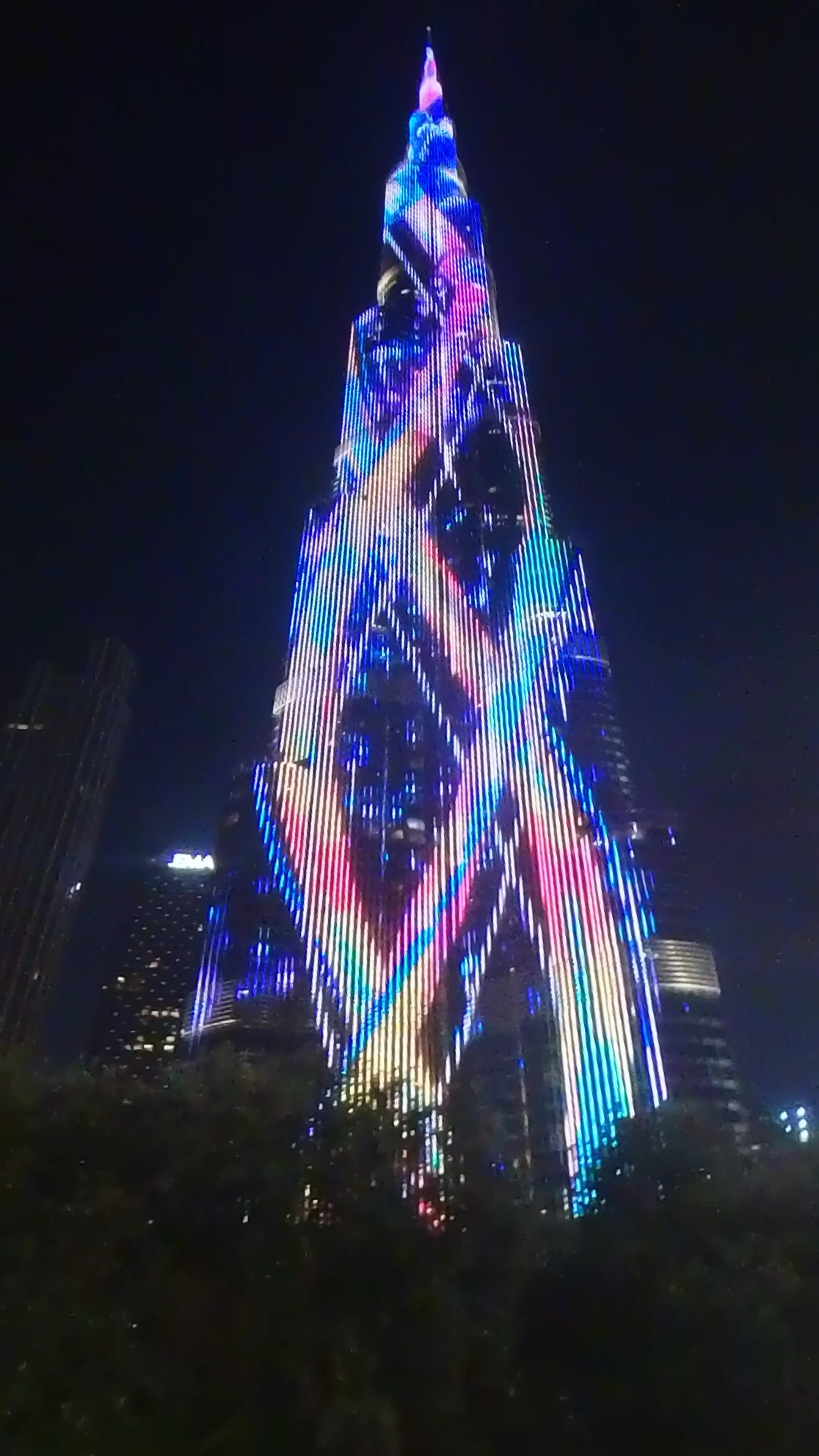 Бурдж-Халифа танцует :) смотреть онлайн