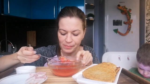 МУКБАНГ БОРЩ СО СМЕТАНОЙ/ГРУДИНКА/ДРАНИКИ/MUKBANG HALK FAMILY ЕДА
