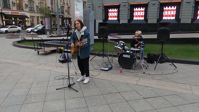 Папин Олимпос — Тёмно-оранжевый закат. Cover. Кавер. Живое выступление на Кузнецком мосту. WorldSun смотреть онлайн