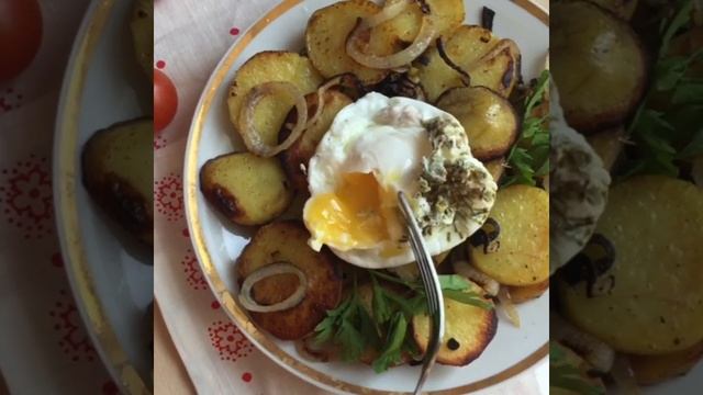 Жареная картошка и яйцо-пашот Вкусняшка? смотреть онлайн