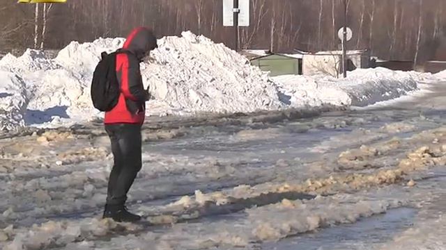 Порыв трубы в районе Амурского политехнического техникума. [Новости 8.2.18] смотреть онлайн