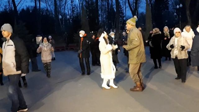 Больше не звони мне,сердце мое занято!!!Танцы в парке Горького. смотреть онлайн