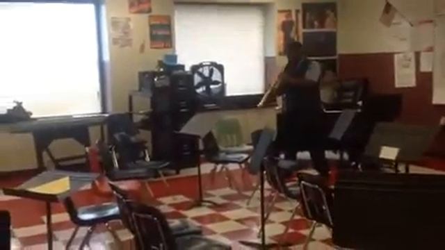 Reggie Page improvising over Chris Brown's No BS on sax смотреть онлайн