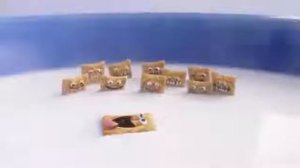 Реклама квадратики с корицей Cini Minis едят друг друга!