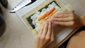 Готовим роллы на циновке | Легкий способ | Hatiko Tv