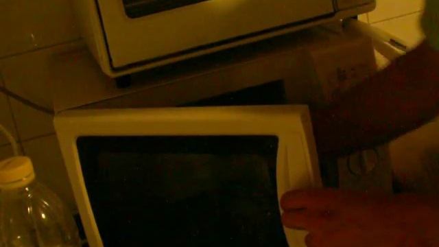 1 Alluminio nel forno a microonde смотреть онлайн