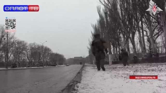 Сапёры обследуют трамвайное депо в Мариуполе смотреть онлайн