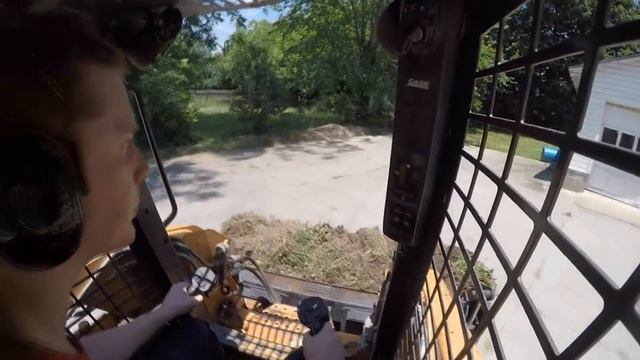 How to remove topsoil with a skidsteer (sort of) смотреть онлайн