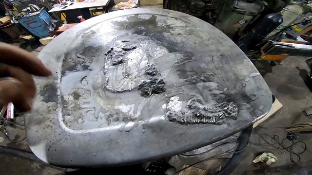 МОИСЕЙ ДАЛЬНОБОЙ. VOLVO ПОТЁК БАК - ЗАВАРИЛИ ? РЕМОНТ МОЩНОЙ VOLVO. #moisei #volvo #дальнобой смотреть онлайн