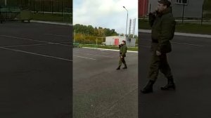 Солдат классно поет на татарском языке песню перед строем!