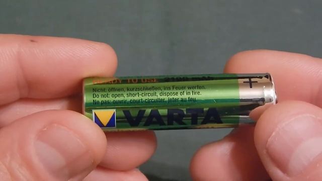 Зарядное устройство Varta + АКБ