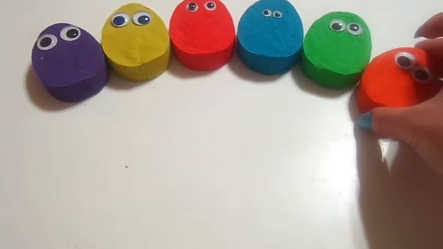 Учим цвета с Плей До DIY Кинетический Песок Лепим яйца Игры и веселье для детей смотреть онлайн